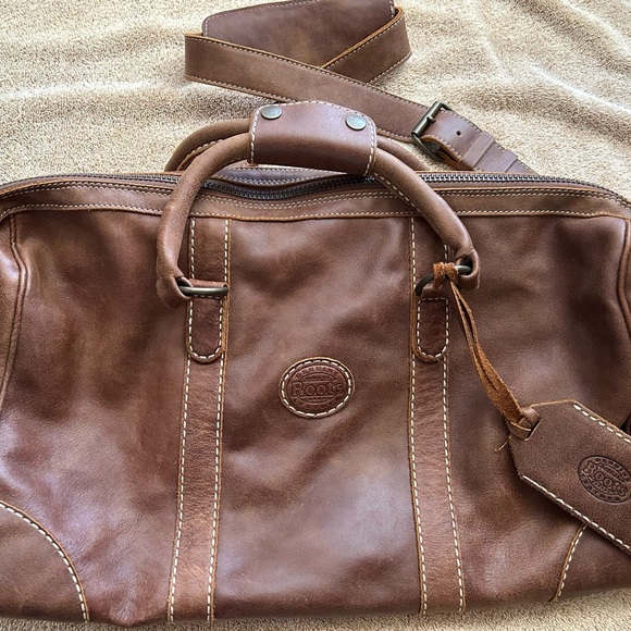 Roots Canada Brown Genuine Leather Small Banff Weekender/Duffel Bag NWOT 19”L - Picture 5 of 14
